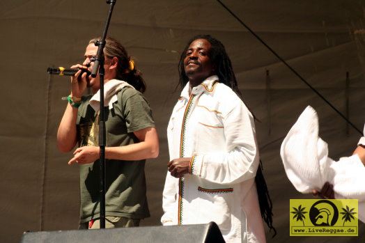 Jah Meek (Jam) with The House Of Riddim Band 21. Summer Jam Festival - Fuehlinger See, Koeln - Green Stage 15. Juli 2006 (11).jpg